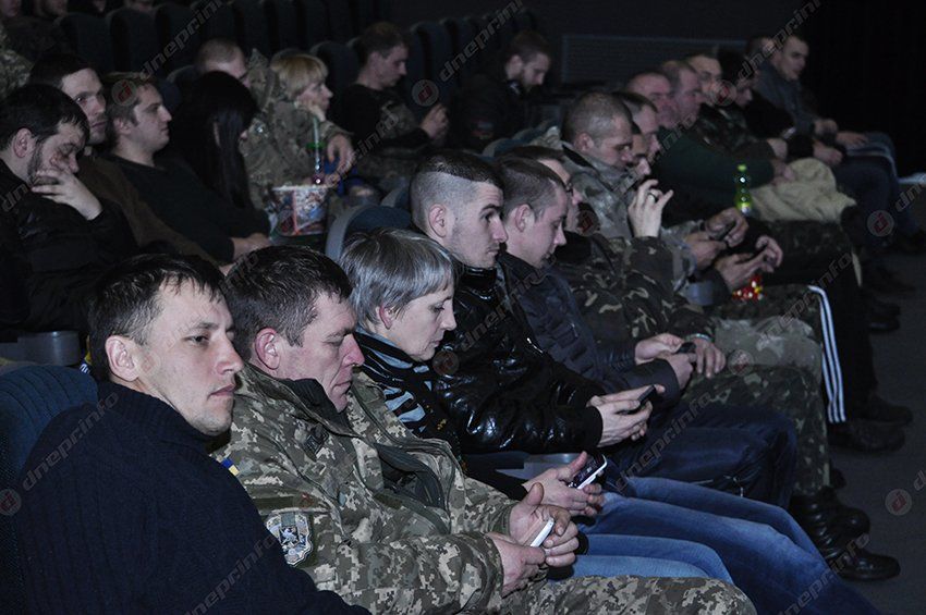 «Сильнее, чем оружие»: В Днепропетровске состоялась премьера фильма о революции и войне