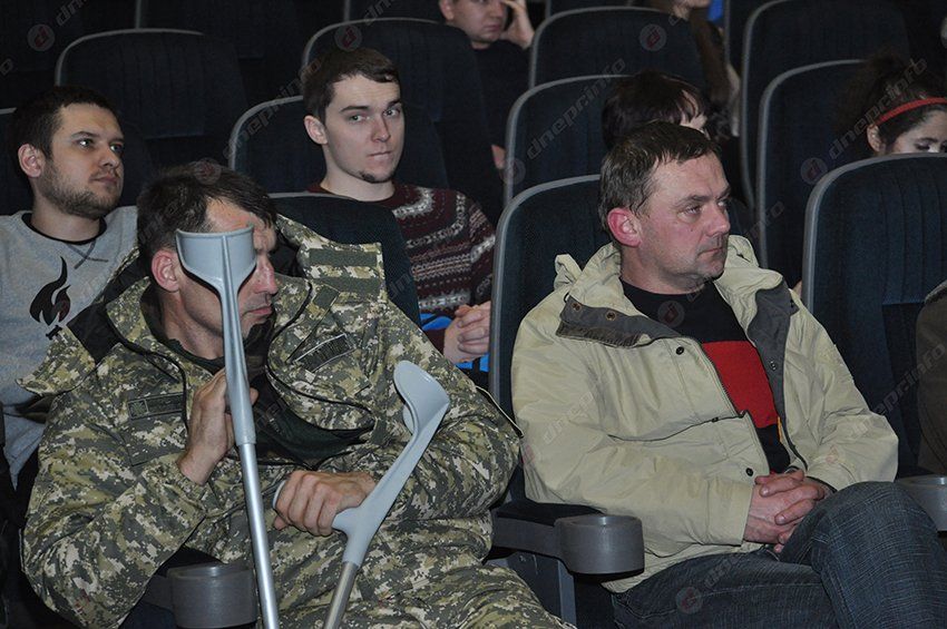 «Сильнее, чем оружие»: В Днепропетровске состоялась премьера фильма о революции и войне