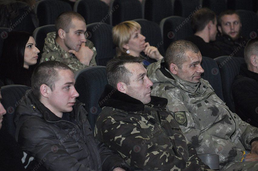 «Сильнее, чем оружие»: В Днепропетровске состоялась премьера фильма о революции и войне