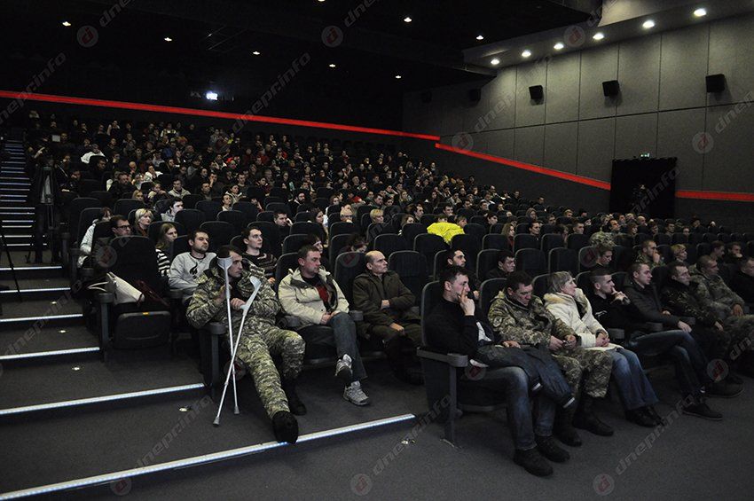 «Сильнее, чем оружие»: В Днепропетровске состоялась премьера фильма о революции и войне