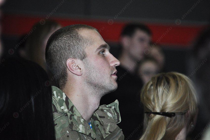 «Сильнее, чем оружие»: В Днепропетровске состоялась премьера фильма о революции и войне