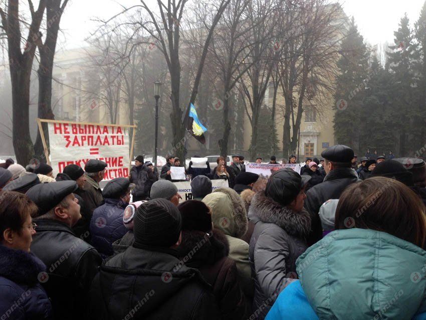 Работники ЮМЗ вышли на митинг – разные точки зрения на проблему (ФОТО)