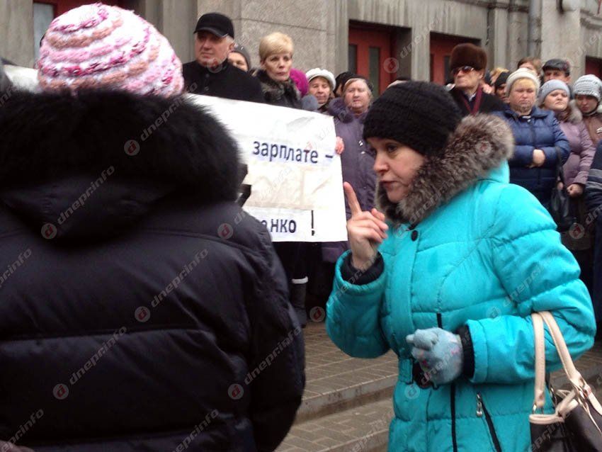 Работники ЮМЗ вышли на митинг – разные точки зрения на проблему (ФОТО)