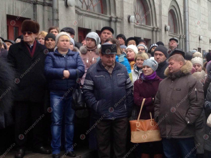 Работники ЮМЗ вышли на митинг – разные точки зрения на проблему (ФОТО)