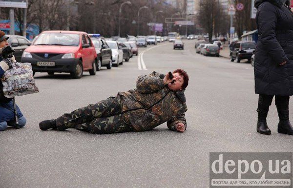 В Киеве подожгли покрышки перед Минобороны и перекрыли Воздухофлотский проспект