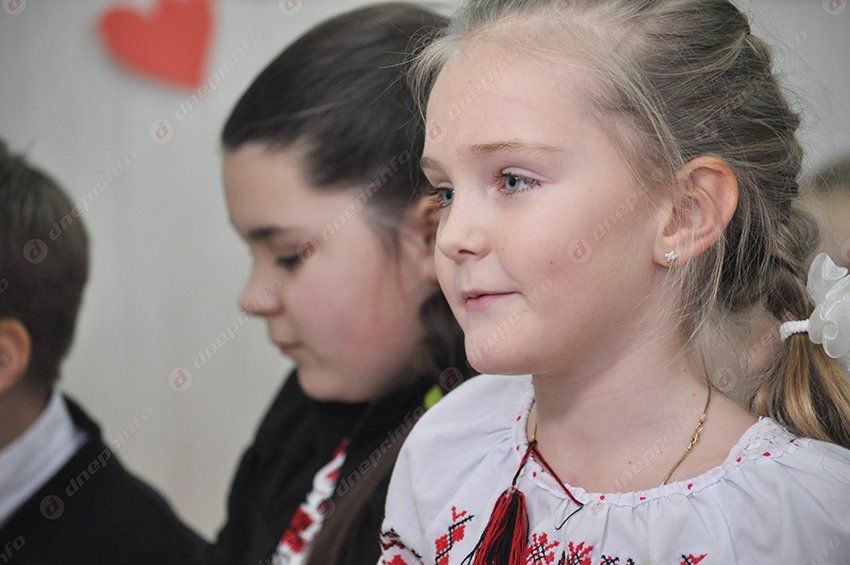 Скоро на передовую отвезут 200 валентинок от детей из школы-интерната №4