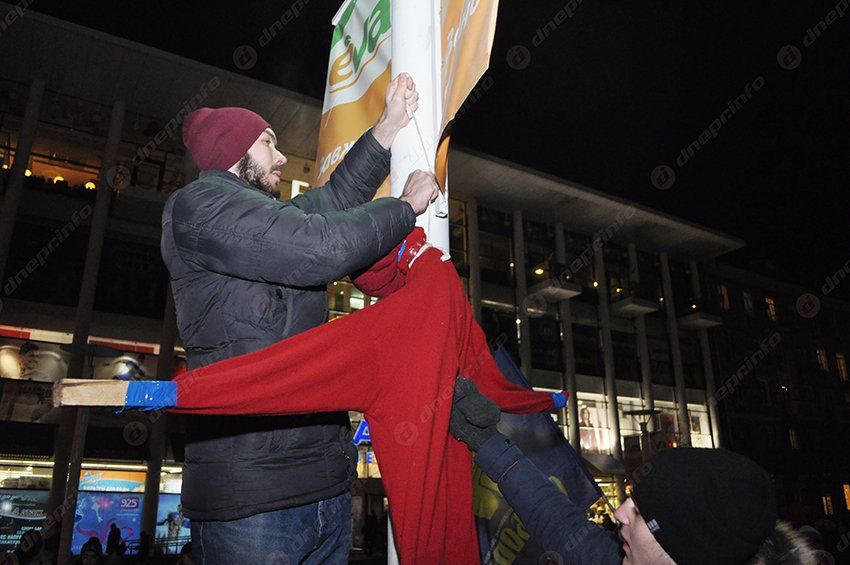 В Днепропетровске в пятницу, 13-го вешали политиков