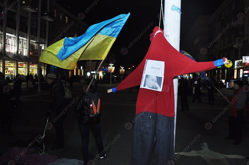 В Днепропетровске в пятницу, 13-го вешали политиков