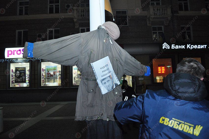 В Днепропетровске в пятницу, 13-го вешали политиков