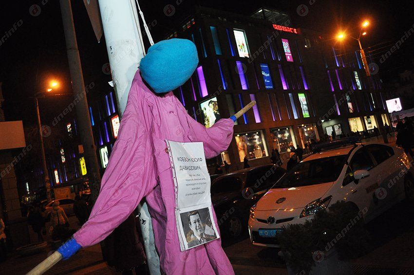 В Днепропетровске в пятницу, 13-го вешали политиков