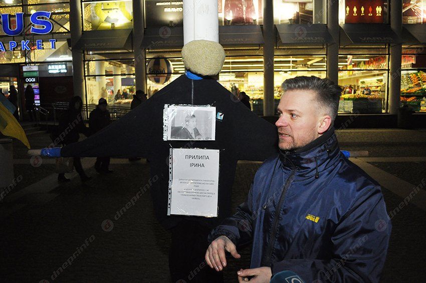 В Днепропетровске в пятницу, 13-го вешали политиков