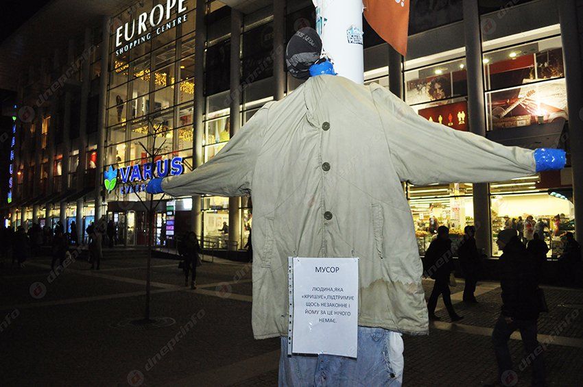 В Днепропетровске в пятницу, 13-го вешали политиков