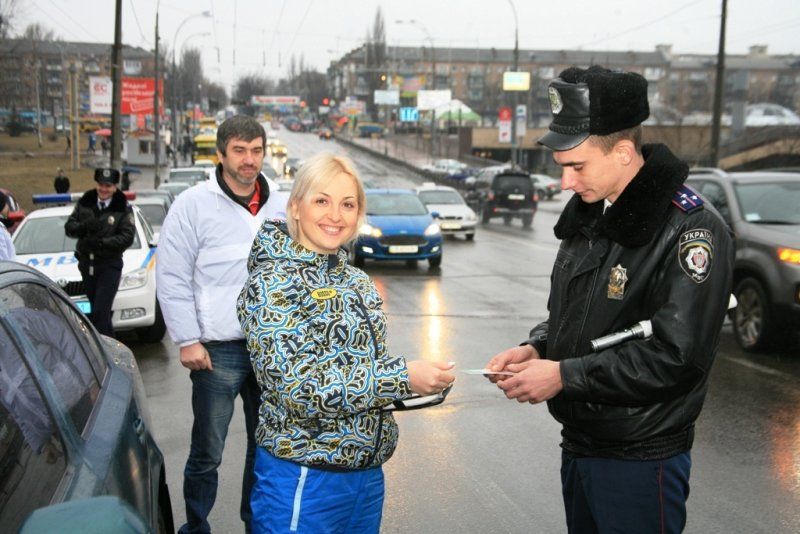 Как инспекторы ГАИ поздравляли женщин-автомобилистов