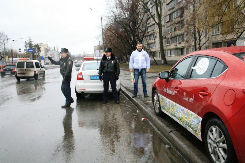 Как инспекторы ГАИ поздравляли женщин-автомобилистов