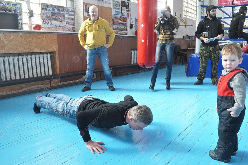Днепропетровские депутаты померялись силой