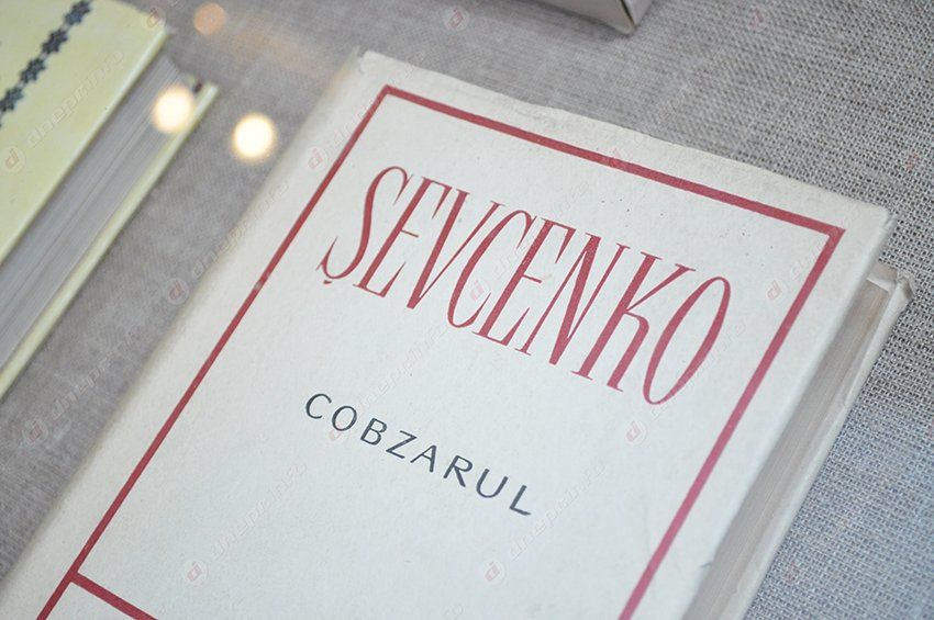 В Днепропетровске открылась выставка раритетных изданий «Кобзаря»