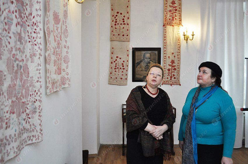 В Днепропетровске открылась выставка раритетных изданий «Кобзаря»