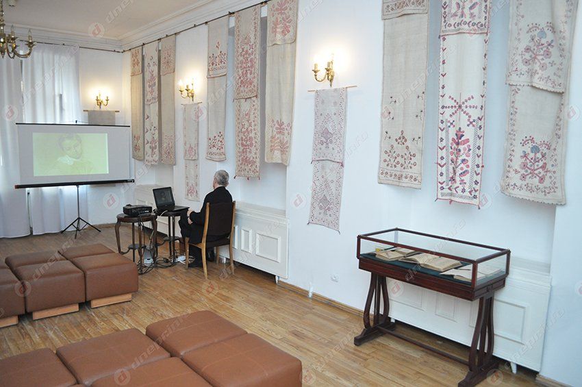 В Днепропетровске открылась выставка раритетных изданий «Кобзаря»