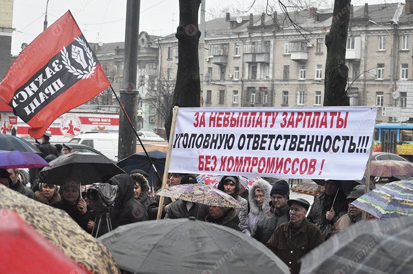 ЮМЗ вновь митингует, а заказчики боятся нестабильности предприятия