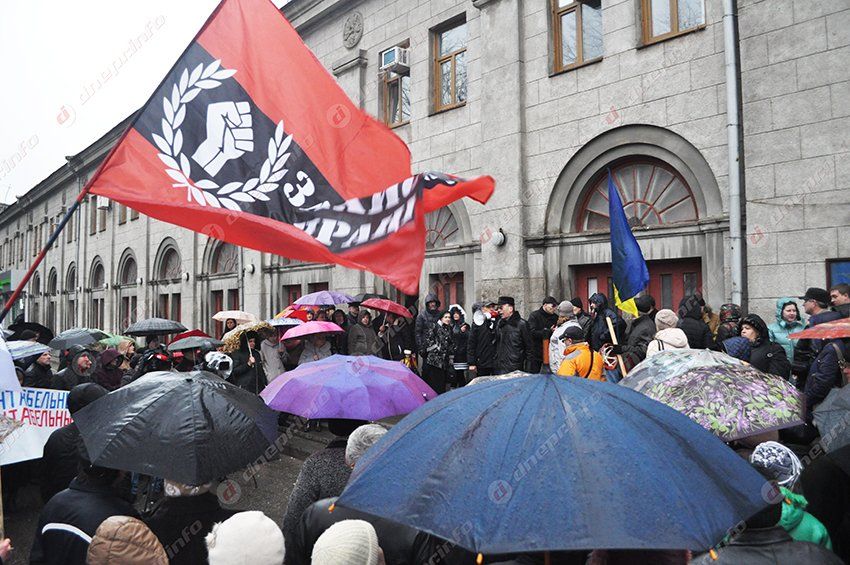 ЮМЗ вновь митингует, а заказчики боятся нестабильности предприятия