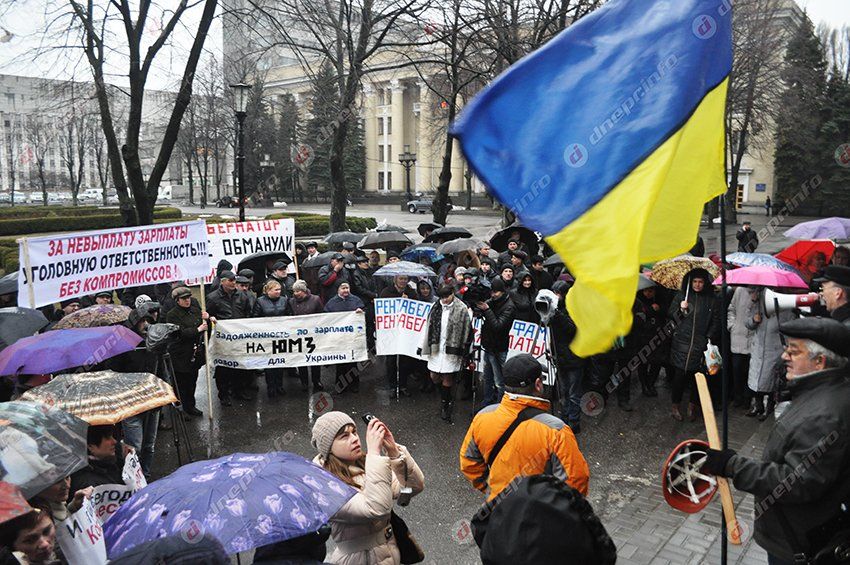 ЮМЗ вновь митингует, а заказчики боятся нестабильности предприятия