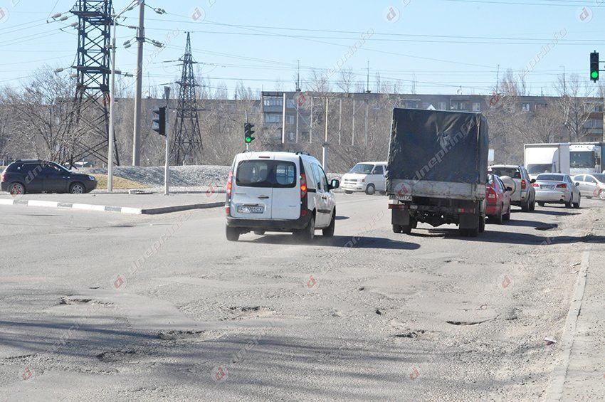 ТОП-10 разбитых дорог Днепропетровска