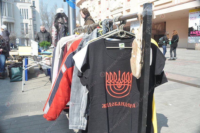 Днепропетровцев с истерикой и паникой ждут в центре города