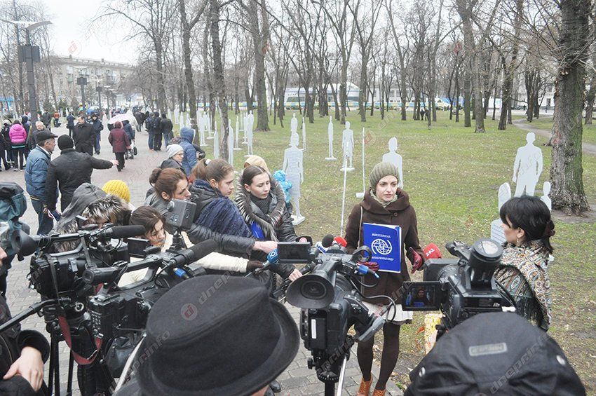 В Днепропетровске открылась арт-инсталляция, посвященная жертвам торговли людьми