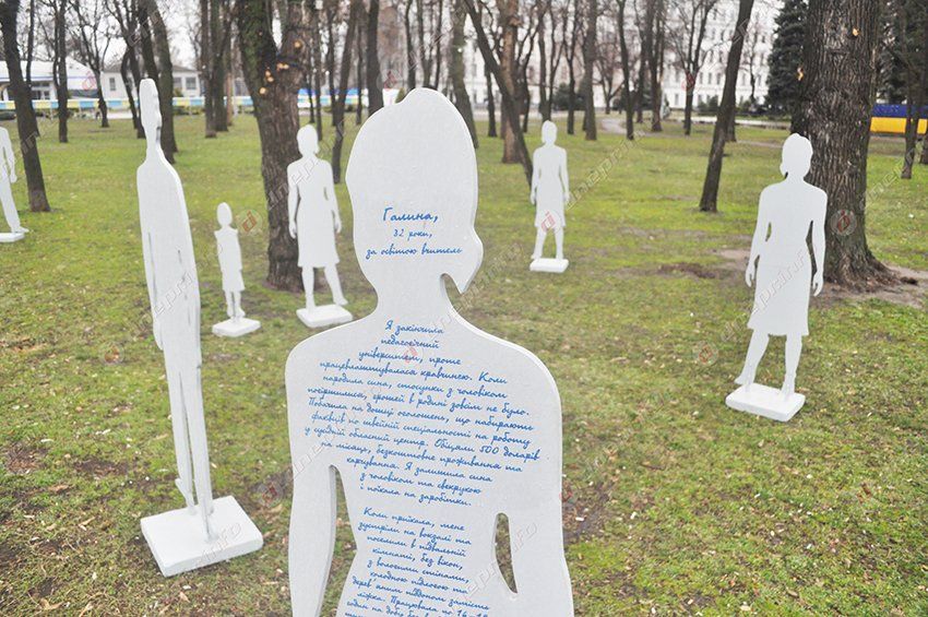 В Днепропетровске открылась арт-инсталляция, посвященная жертвам торговли людьми