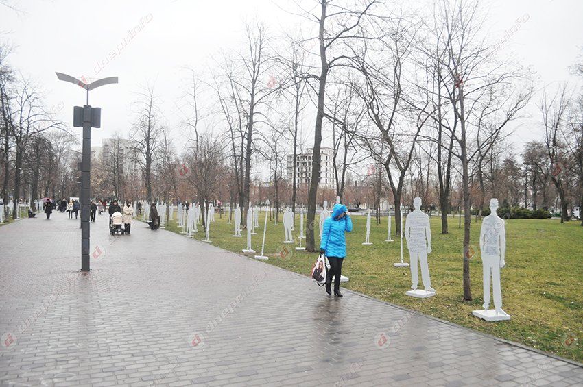 В Днепропетровске открылась арт-инсталляция, посвященная жертвам торговли людьми