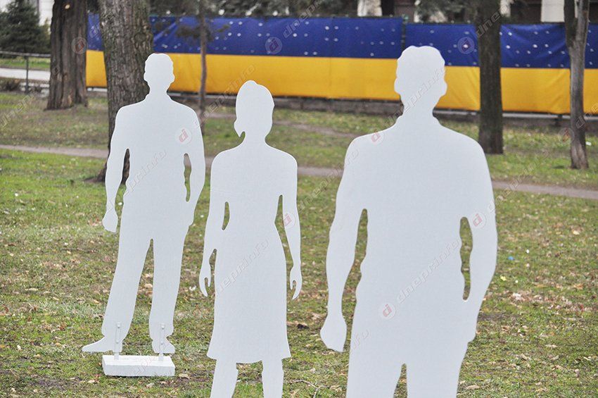 В Днепропетровске открылась арт-инсталляция, посвященная жертвам торговли людьми