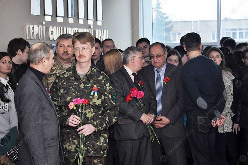 В ДНУ добавились еще два имени на мемориале погибших в зоне АТО выпускников
