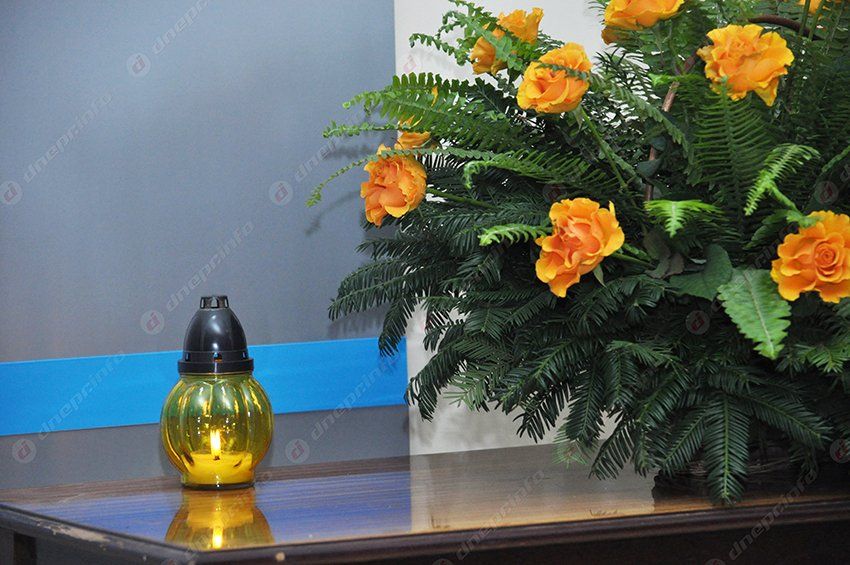 В ДНУ добавились еще два имени на мемориале погибших в зоне АТО выпускников