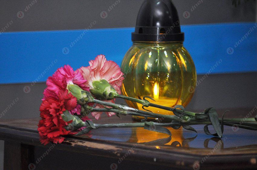 В ДНУ добавились еще два имени на мемориале погибших в зоне АТО выпускников