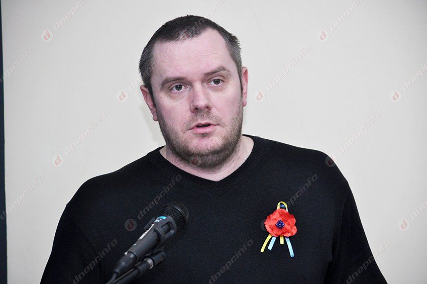 В ДНУ добавились еще два имени на мемориале погибших в зоне АТО выпускников