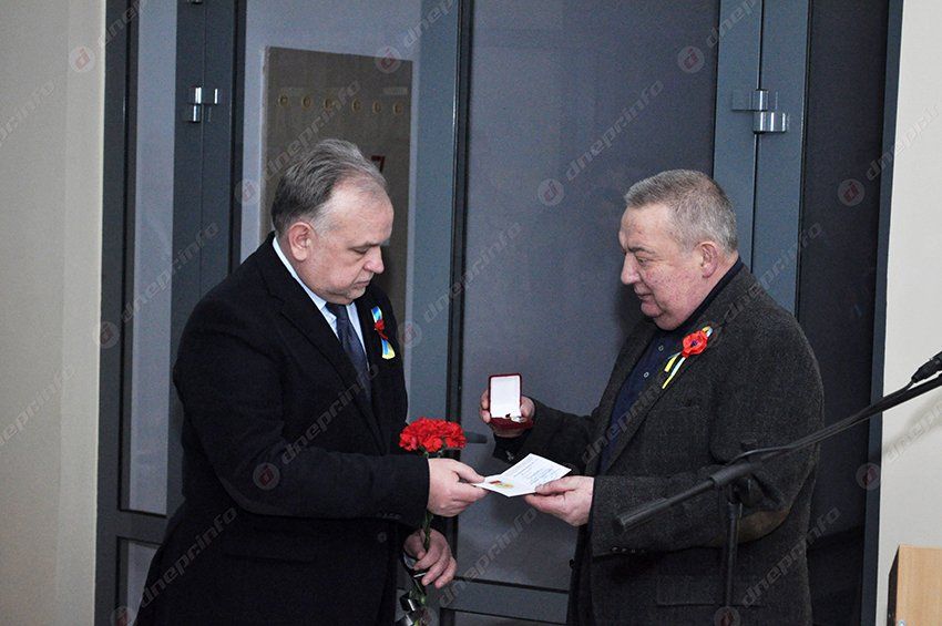 В ДНУ добавились еще два имени на мемориале погибших в зоне АТО выпускников