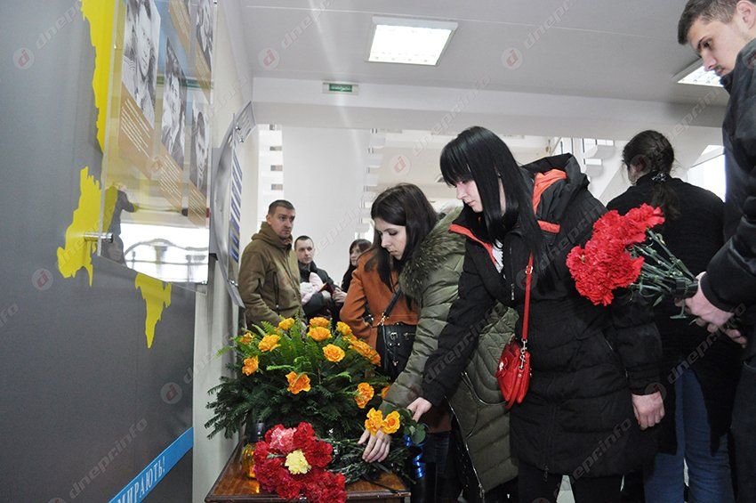В ДНУ добавились еще два имени на мемориале погибших в зоне АТО выпускников