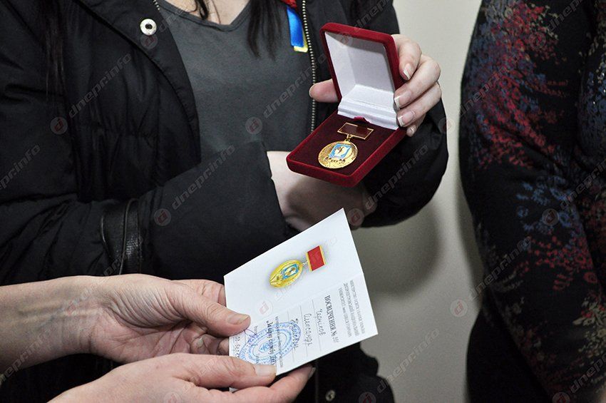 В ДНУ добавились еще два имени на мемориале погибших в зоне АТО выпускников