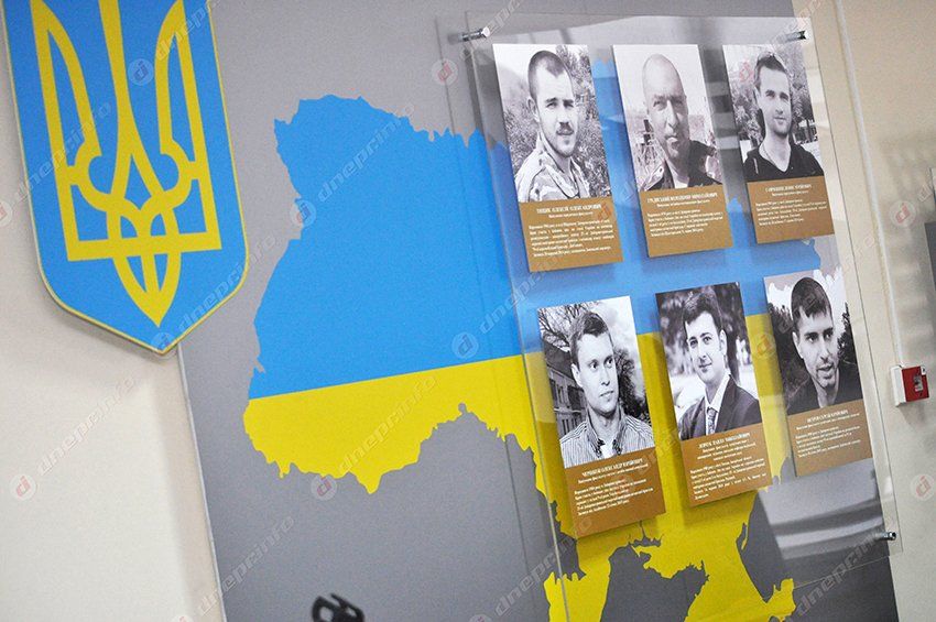 В ДНУ добавились еще два имени на мемориале погибших в зоне АТО выпускников