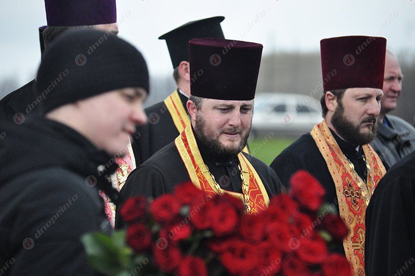 В Днепропетровске официально открыли монумент в честь погибших бойцов АТО