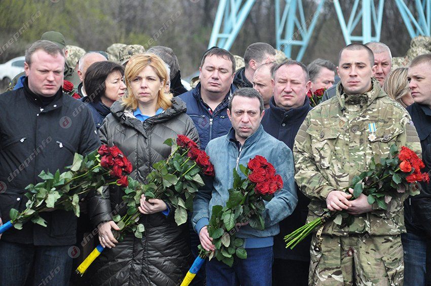 В Днепропетровске официально открыли монумент в честь погибших бойцов АТО