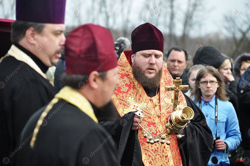 В Днепропетровске официально открыли монумент в честь погибших бойцов АТО