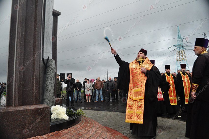 В Днепропетровске официально открыли монумент в честь погибших бойцов АТО