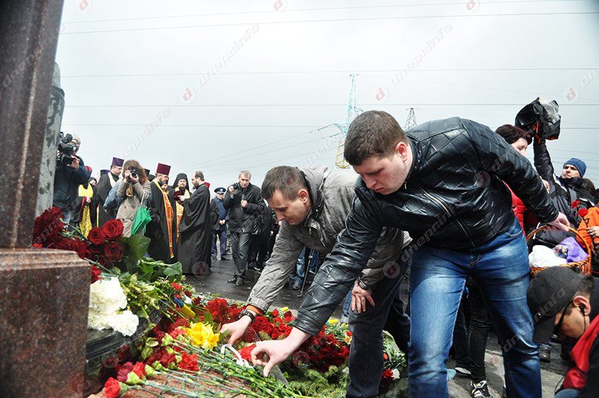 В Днепропетровске официально открыли монумент в честь погибших бойцов АТО