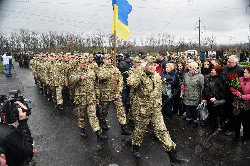 В Днепропетровске официально открыли монумент в честь погибших бойцов АТО