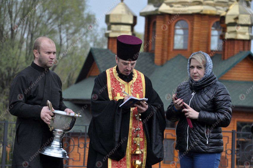 В Днепропетровске в память о погибших бойцах высадили первые деревья