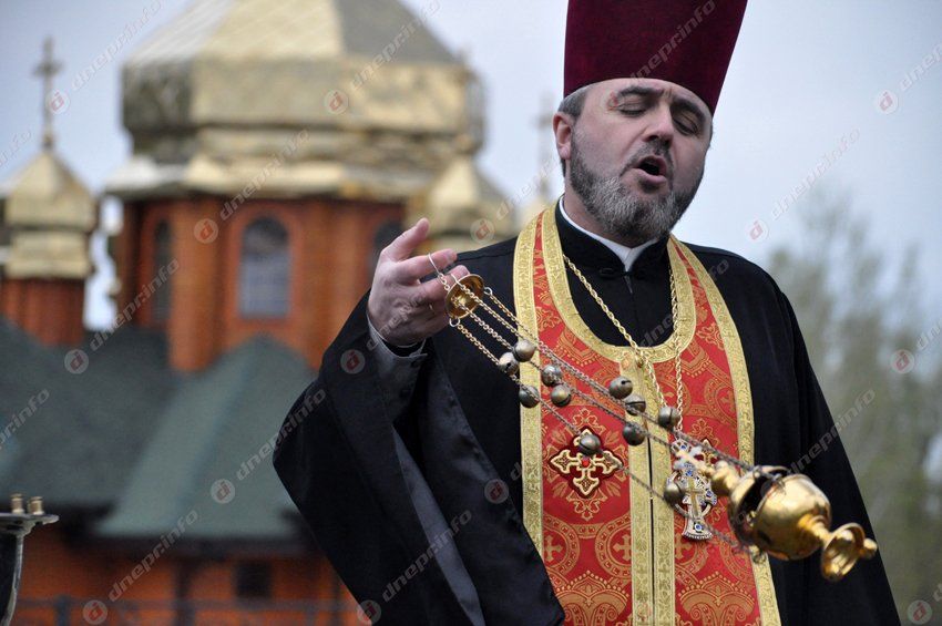 В Днепропетровске в память о погибших бойцах высадили первые деревья