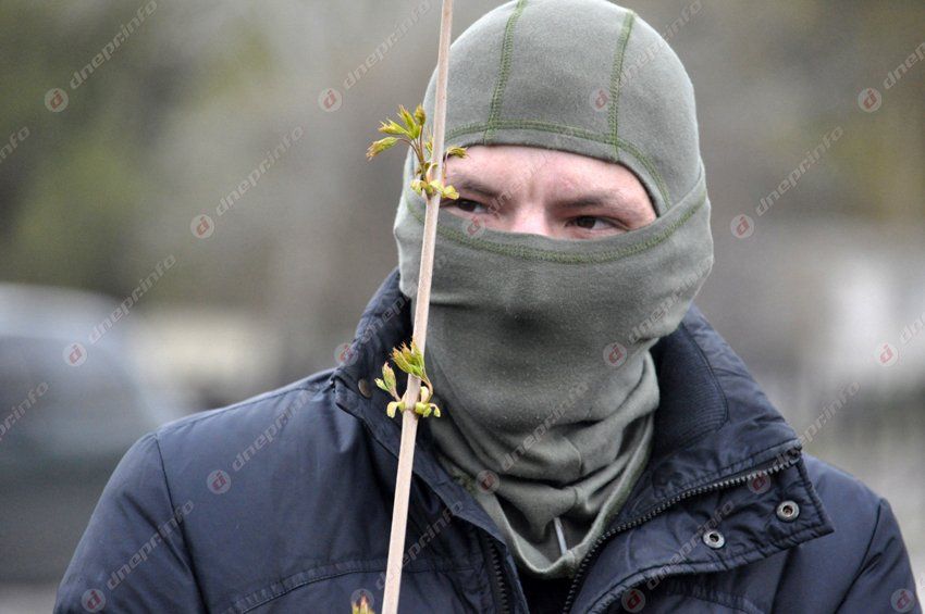 В Днепропетровске в память о погибших бойцах высадили первые деревья