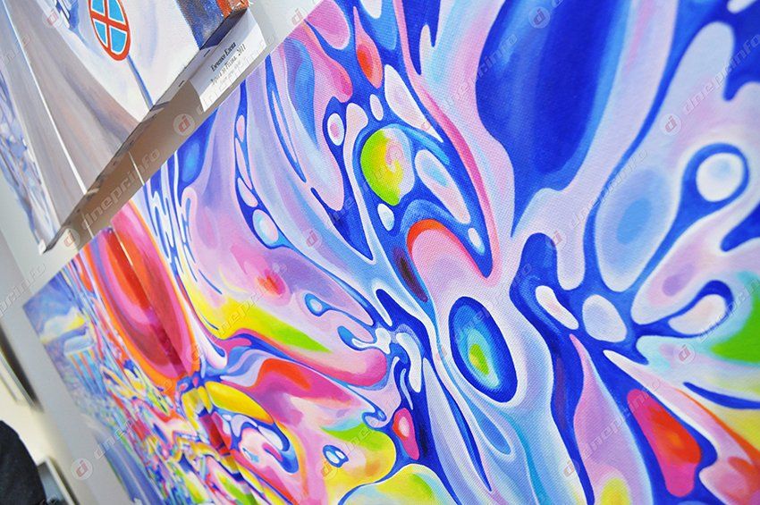 В Днепропетровске показали выставку работ художников-переселенцев