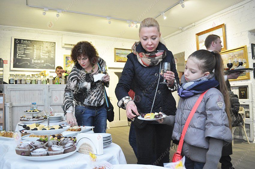 В Днепропетровске показали выставку работ художников-переселенцев